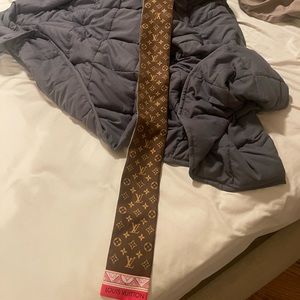 Never used/worn Louis Vuitton bandeau. Beautiful condition. Versatile.